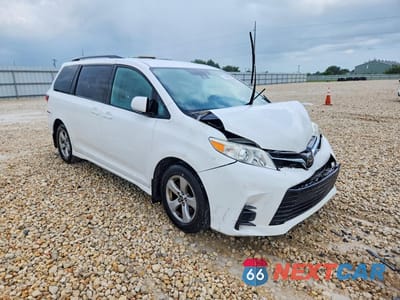 Czwarte zdjęcie samochodu z boku: 2019 TOYOTA SIENNA LE VIN:5TDKZ3DC3KS010624 - miniatura