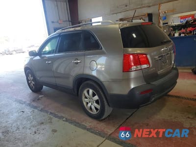 Drugie zdjęcie samochodu z przodu: 2013 KIA SORENTO LX VIN:5XYKTDA67DG412958 - miniatura