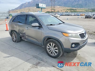Czwarte zdjęcie samochodu z boku: 2011 KIA SORENTO EX VIN:5XYKUDA28BG042353 - miniatura
