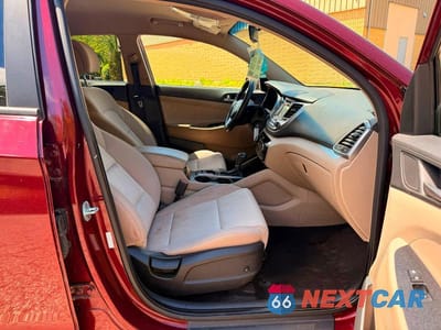 Piąte zdjęcie samochodu w środku: 2016 HYUNDAI TUCSON SE VIN:KM8J3CA4XGU211803 - miniatura
