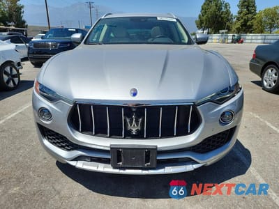 Piąte zdjęcie samochodu w środku: 2017 MASERATI LEVANTE S LUXURY VIN:ZN661YUL4HX252166 - miniatura