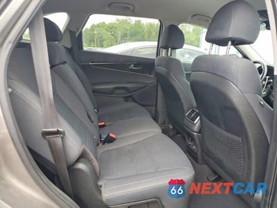 Zdjęcie 11 z 13 samochodu: 2018 KIA SORENTO LX VIN:5XYPG4A33JG423905 - miniatura