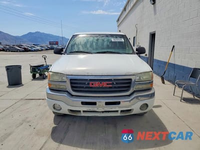 Piąte zdjęcie samochodu w środku: 2004 GMC NEW SIERRA K1500 VIN:1GTEK19T84Z191574 - miniatura