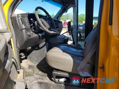Piąte zdjęcie samochodu w środku: 2012 CHEVROLET EXPRESS G3 - SCHOOL BUS VIN:1GB3G3BL6C1186342 - miniatura