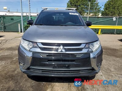 Piąte zdjęcie samochodu w środku: 2018 MITSUBISHI OUTLANDER SE VIN:JA4AZ3A39JZ031226 - miniatura