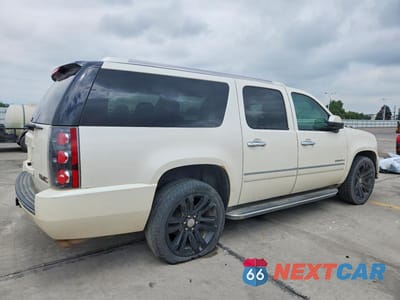 Trzecie zdjęcie samochodu z tyłu: 2011 GMC YUKON XL DENALI VIN:1GKS2MEF5BR145500 - miniatura