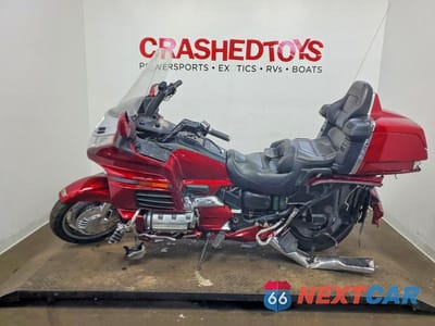 Trzecie zdjęcie samochodu z tyłu: 1998 HONDA GL1500 A VIN:1HFSC2205WA001839 - miniatura