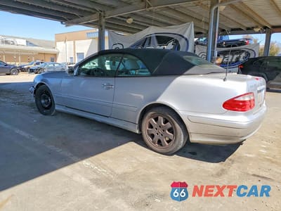 Drugie zdjęcie samochodu z przodu: 2003 MERCEDES-BENZ CLK 320 VIN:WDBLK65G33T136608 - miniatura