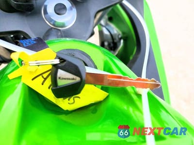 Zdjęcie 8 z 9 samochodu: 2014 KAWASAKI EX650 F VIN:JKAEXEF10EDA16405 - miniatura