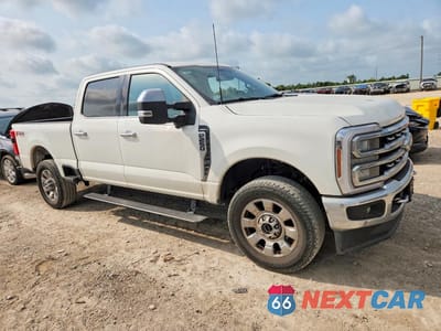 Czwarte zdjęcie samochodu z boku: 2024 FORD F250 SUPER DUTY VIN:1FT8W2BNXREF29980 - miniatura