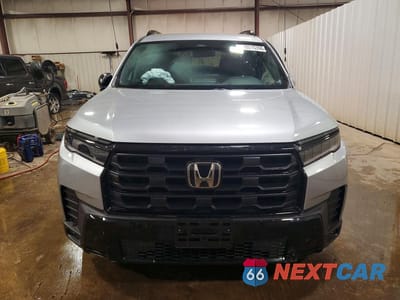 Piąte zdjęcie samochodu w środku: 2026 HONDA PILOT SPORT VIN:5FNYG1H3XTB021463 - miniatura