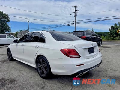 Trzecie zdjęcie samochodu z tyłu: 2018 MERCEDES-BENZ E 300 VIN:WDDZF4JB8JA371390 - miniatura