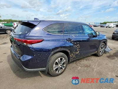 Trzecie zdjęcie samochodu z tyłu: 2020 TOYOTA HIGHLANDER XLE VIN:5TDHZRBH1LS028407 - miniatura