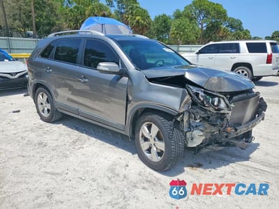 Czwarte zdjęcie samochodu z boku: 2012 KIA SORENTO EX VIN:5XYKU4A21CG210559 - miniatura