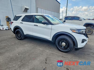 Czwarte zdjęcie samochodu z boku: 2025 FORD EXPLORER POLICE INTERCEPTOR VIN:1FM5K8AB5SGA31667 - miniatura