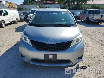 Piąte zdjęcie samochodu w środku: 2017 TOYOTA SIENNA L 7-PASSENGER VIN:5TDZZ3DC1HS832040 - miniatura