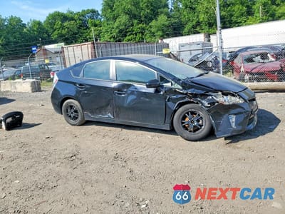 Czwarte zdjęcie samochodu z boku: 2014 TOYOTA PRIUS TWO VIN:JTDKN3DU6E0381241 - miniatura