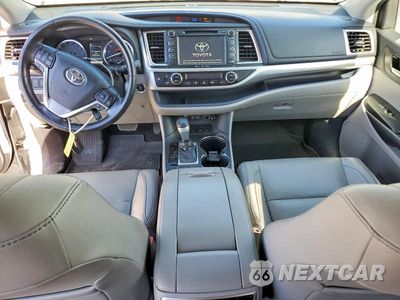 Zdjęcie 8 z 14 samochodu: 2018 TOYOTA HIGHLANDER XLE VIN:5TDJZRFH1JS560362 - miniatura