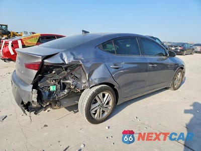 Trzecie zdjęcie samochodu z tyłu: 2020 HYUNDAI ELANTRA VALUE EDITION VIN:5NPD84LF3LH521769 - miniatura