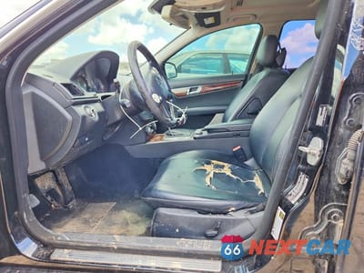 Zdjęcie 7 z 12 samochodu: 2009 MERCEDES-BENZ C 300 VIN:WDDGF54X79R045825 - miniatura