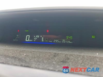 Zdjęcie 9 z 12 samochodu: 2015 TOYOTA PRIUS V TWO VIN:JTDZN3EU1FJ031332 - miniatura