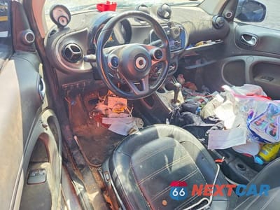 Zdjęcie 8 z 13 samochodu: 2017 SMART FORTWO VIN:WMEFK5DA2HK137429 - miniatura