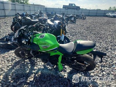 Trzecie zdjęcie samochodu z tyłu: 2026 KAWASAKI EX650 P VIN:ML5EXEP16TDAG9276 - miniatura