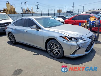 Czwarte zdjęcie samochodu z boku: 2024 LEXUS ES 300H BASE VIN:58ADA1C11RU049940 - miniatura