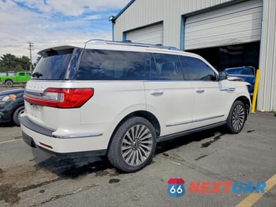 Trzecie zdjęcie samochodu z tyłu: 2018 LINCOLN NAVIGATOR RESERVE VIN:5LMJJ2LT3JEL16976 - miniatura