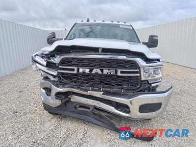 Piąte zdjęcie samochodu w środku: 2024 RAM 2500 TRADESMAN VIN:3C6UR5HL4RG254054 - miniatura
