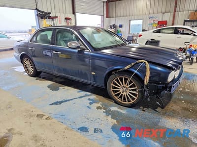 Czwarte zdjęcie samochodu z boku: 2007 JAGUAR XJ8 VIN:SAJWA71BX7SH14432 - miniatura