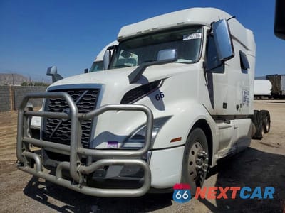 Drugie zdjęcie samochodu z przodu: 2023 VOLVO VNL SEMI TRUCK VIN:4V4NC9EJ0PN615927 - miniatura