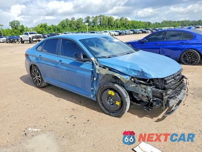 Czwarte zdjęcie samochodu z boku: 2025 VOLKSWAGEN JETTA SPORT VIN:3VWBX7BU8SM037470 - miniatura