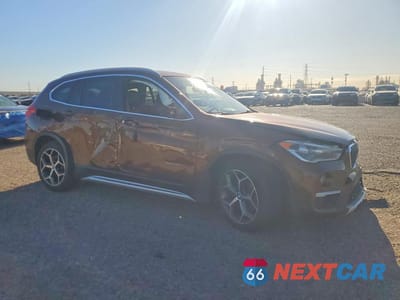 Czwarte zdjęcie samochodu z boku: 2017 BMW X1 XDRIVE28I VIN:WBXHT3C34H5F72405 - miniatura