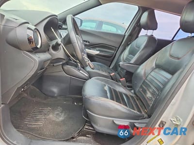 Zdjęcie 7 z 13 samochodu: 2019 NISSAN KICKS SR VIN:3N1CP5CU9KL533882 - miniatura