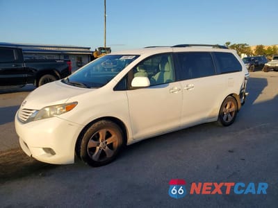2015 TOYOTA SIENNA LE 5TDKK3DC3FS611879 - główne zdjęcie licytacji z USA - miniatura