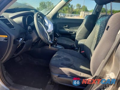 Zdjęcie 7 z 13 samochodu: 2010 KIA SOUL + VIN:KNDJT2A22A7171915 - miniatura