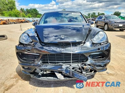 Piąte zdjęcie samochodu w środku: 2014 PORSCHE CAYENNE GTS VIN:WP1AD2A23ELA74263 - miniatura