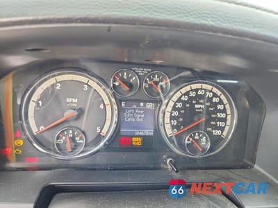 Zdjęcie 9 z 12 samochodu: 2012 DODGE RAM 3500 LARAMIE VIN:3C63DRJL1CG342031 - miniatura