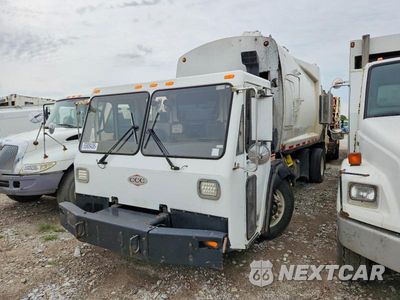 Drugie zdjęcie samochodu z przodu: 2006 CRANE CARRIER LOW ENTRY REFUSE TRUCK VIN:1CYCCK4866T047636 - miniatura