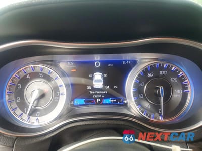 Zdjęcie 9 z 12 samochodu: 2019 CHRYSLER 300 TOURING VIN:2C3CCAAG3KH502610 - miniatura