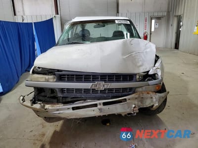 Piąte zdjęcie samochodu w środku: 1999 CHEVROLET SILVERADO C1500 VIN:1GCEC14W4XE216609 - miniatura