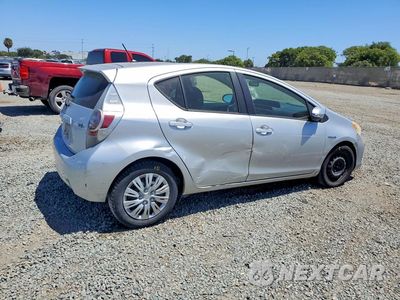 Trzecie zdjęcie samochodu z tyłu: 2013 TOYOTA PRIUS C VIN:JTDKDTB36D1531483 - miniatura
