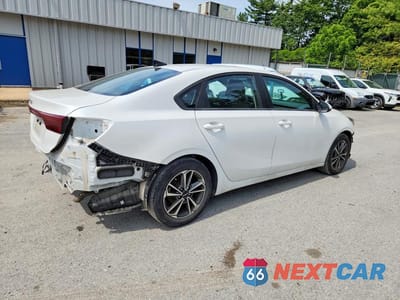 Trzecie zdjęcie samochodu z tyłu: 2023 KIA FORTE LXS VIN:3KPF24AD1PE589042 - miniatura