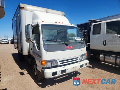 Czwarte zdjęcie samochodu z boku: 2005 GMC W5500 DELIVERY TRUCK VIN:J8DE5B16657901831 - miniatura