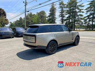 Czwarte zdjęcie samochodu z boku: 2023 LAND ROVER RANGE ROVER SE VIN:SALKP9FU0PA018871 - miniatura