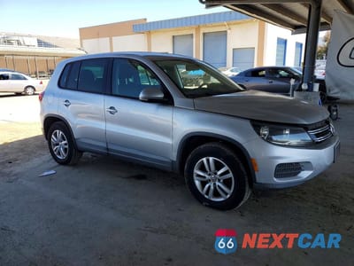Czwarte zdjęcie samochodu z boku: 2012 VOLKSWAGEN TIGUAN S VIN:WVGAV7AX6CW547751 - miniatura