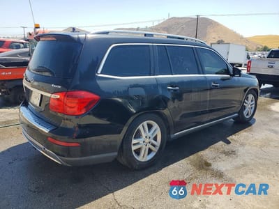 Trzecie zdjęcie samochodu z tyłu: 2015 MERCEDES-BENZ GL 450 4MATIC VIN:4JGDF6EE0FA459485 - miniatura