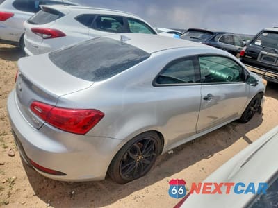 Trzecie zdjęcie samochodu z tyłu: 2016 KIA FORTE VIN:KNAFZ6A37G5593653 - miniatura