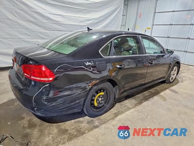 Trzecie zdjęcie samochodu z tyłu: 2012 VOLKSWAGEN PASSAT SE VIN:1VWBP7A33CC071764 - miniatura